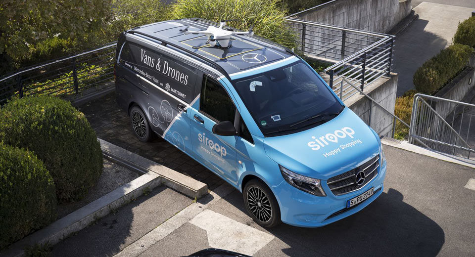 Dve testovacie vozidlá Mercedes-Benz Vito sú...