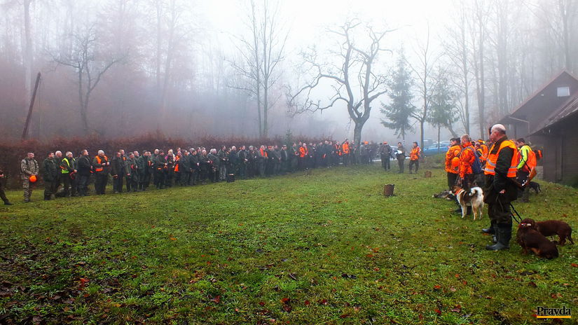 Asi osemdesiat poľovníkov sa zúčastnilo na...