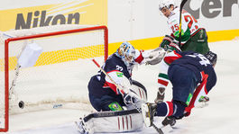 Zaripov užil zakázanú látku neúmyselne a môže hrať. Počas trestu ho chceli Rangers