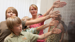 Sporné exkurzie v koncentračných táboroch