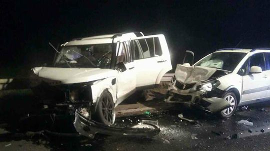 Zrážku troch vozidiel neďaleko Šamorína neprežili dve osoby