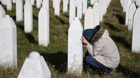 Zadržali piatich ľudí podozrivých z účasti na masakre v Srebrenici