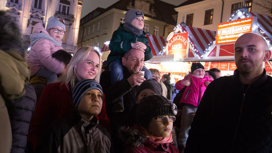 Rozsvietením stromčeka sa začali vianočné trhy v Bratislave