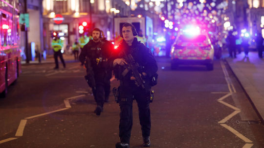 Londýnsku stanicu metra evakuovali, výstrely nepotvrdili