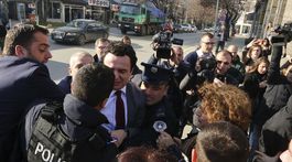 Srbsko hrozí ukončením dialógu s Kosovom po zadržaní piatich Srbov