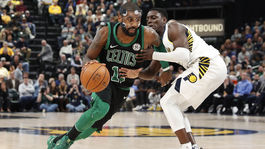 Muž v maske opäť úradoval. Irving potiahol Boston k výhre