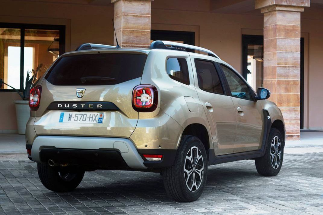 Zadné jednodielne svetlá upútajú originálnou...