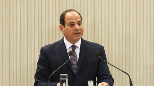 Egyptský prezident Sísí po zrážke vlakov nariadil celoštátne kontroly železníc