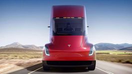 Tesla Semi: Revolučný ťahač bude meškať. Nie sú preň batérie