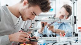 Zamestnávatelia si môžu vychovať kvalifikovaných zamestnancov