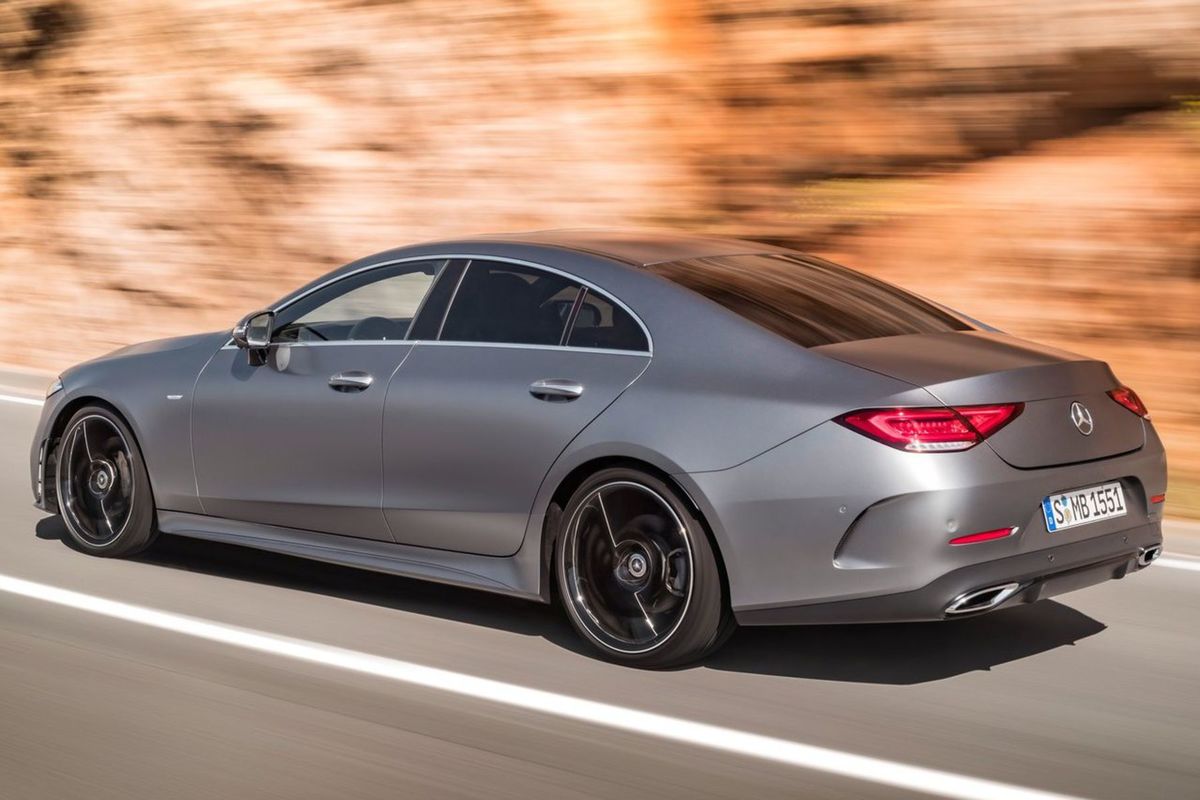 Vzadu sa objavuje pre Mercedes-Benz veľmi...