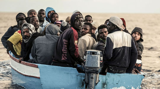 Maltská vojenská loď zachránila 114 migrantov z potápajúceho sa člna