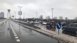 Prvé sneženie paralyzovalo Slovensko, Most SNP je už prejazdný. Rovnako aj Donovaly
