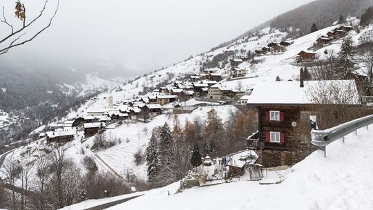 Švajčiarska dedina schválila odmenu 60-tisíc eur pre nových obyvateľov
