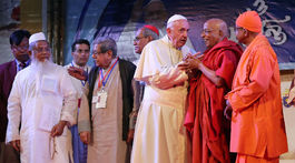 Pápež prvýkrát v Ázii prehovoril o útlaku Rohingov