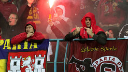 Chuligáni narušili tréning Sparty. Trénerovi dali darček - jednosmernú letenku