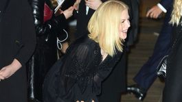 Ups! Dlhonohú Kidmanovú zradili oba rozparky na šatách