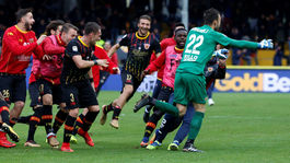 Takto sa píšu veľké príbehy! Prekliatie "trpaslíka" ukončil v 94. minúte brankár