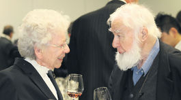 Strhujúci vír vína v pohári