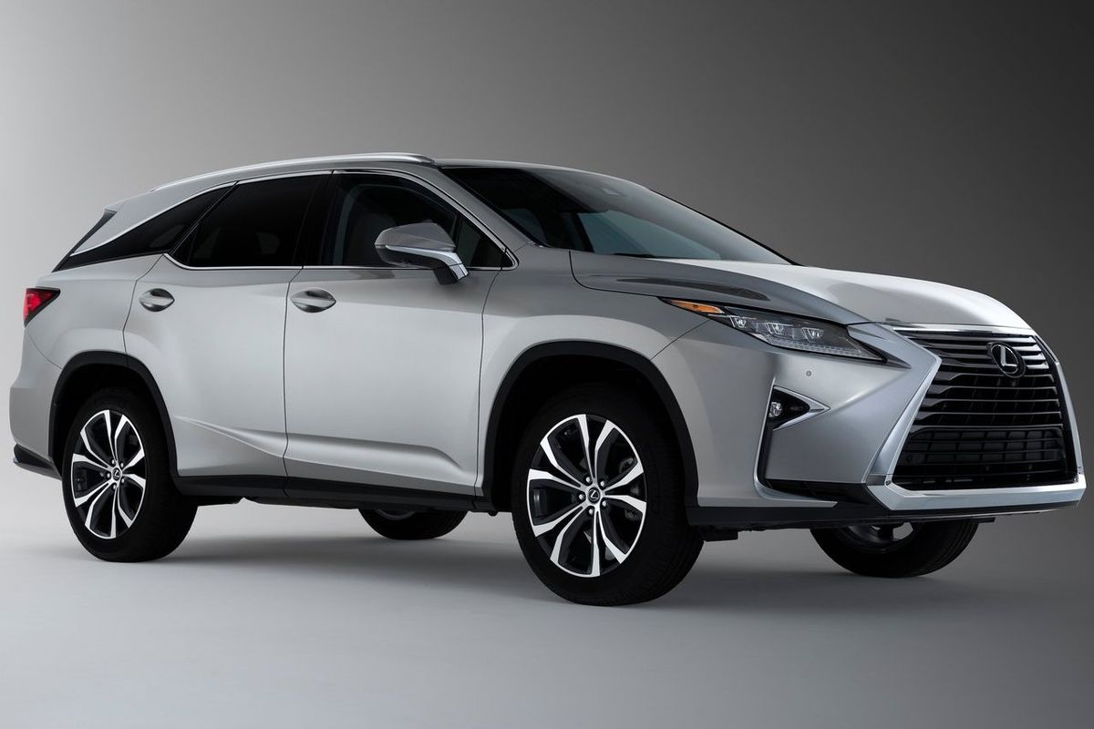 Predĺžený Lexus RX si zachoval pôvodný rázvor...