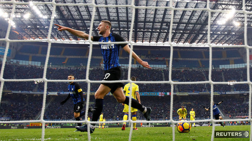 Milan Škriniar oslavuje tretí gól v drese...