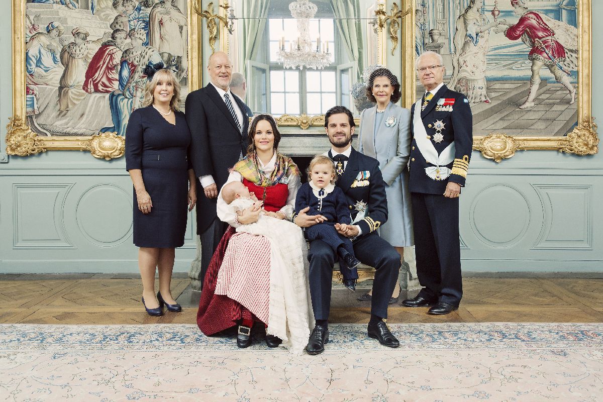 Princ Carl Philip a princezná Sofia (dole) s...