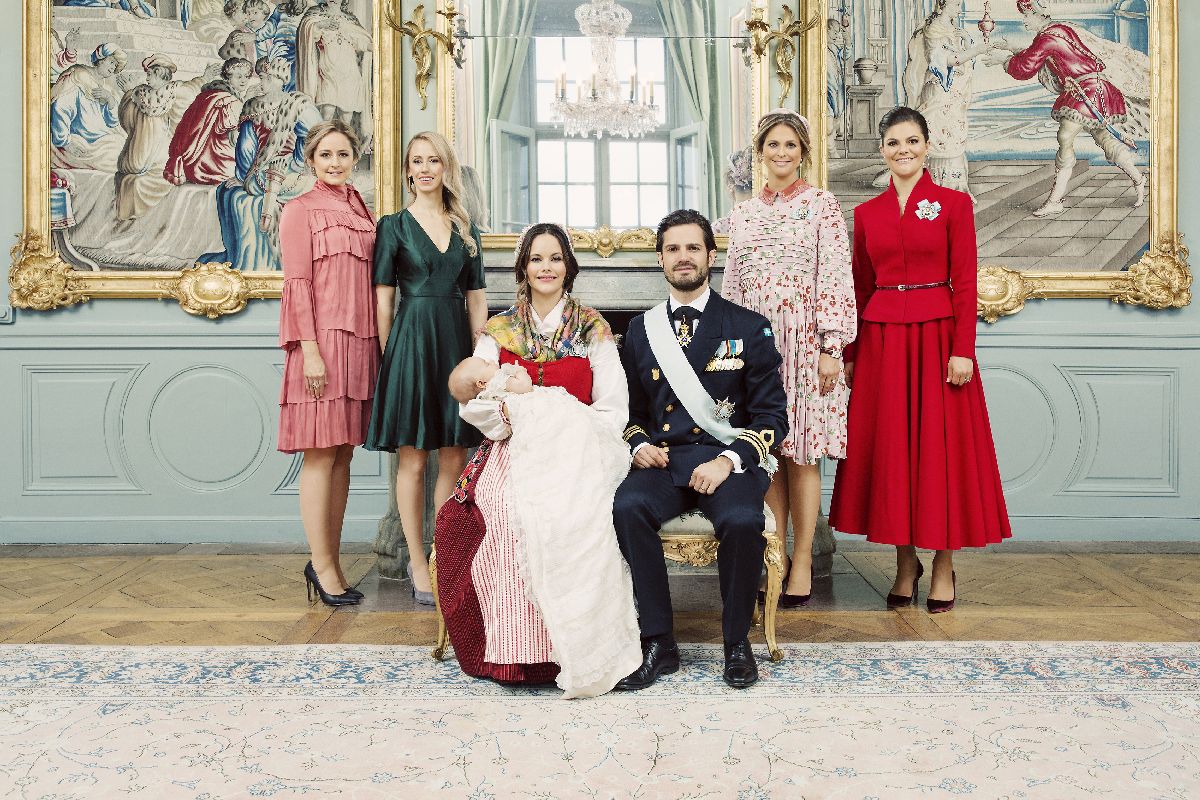 Princ Carl Philip a princezná Sofia (dole) s...