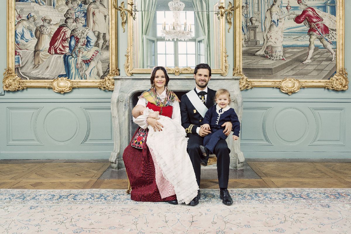 Princ Carl Philip a princezná Sofia s ich dvoma...