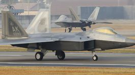 Trump nechce dráždiť Kima. Manévre sa končia