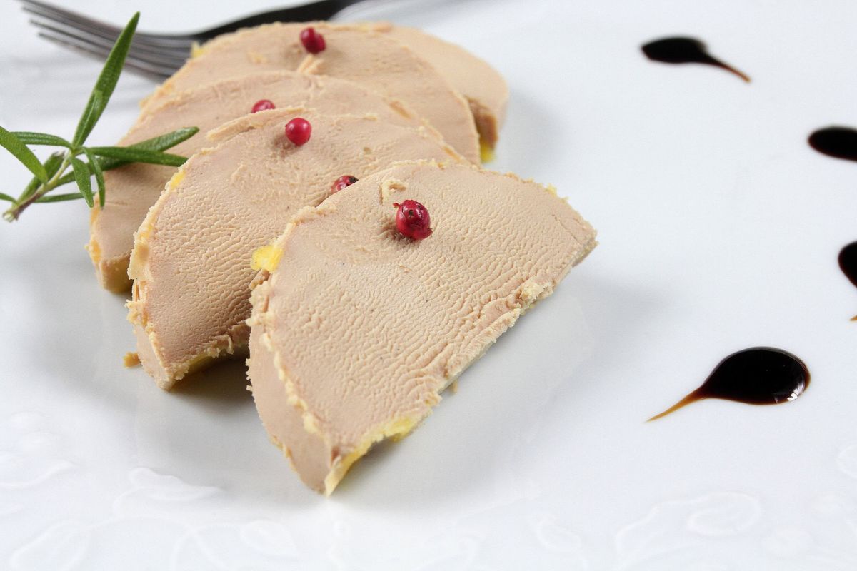 Tradičná foie gras na archívnom zábere.