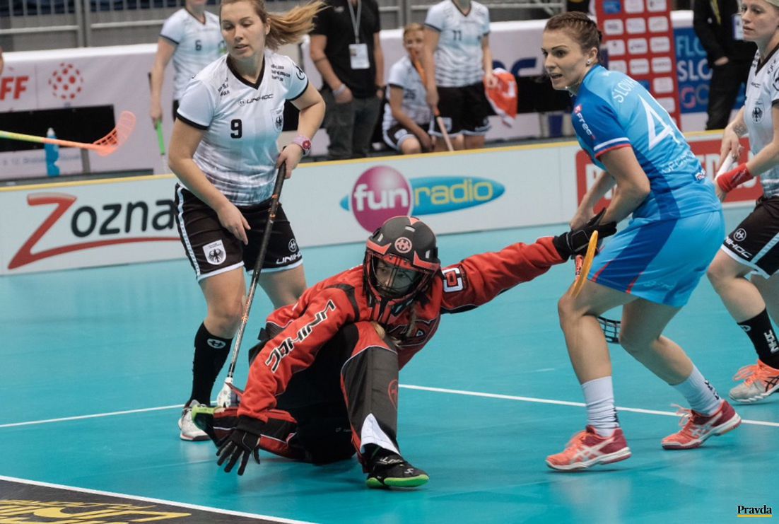 Michaela Šponiarová pred nemeckou bránkou.