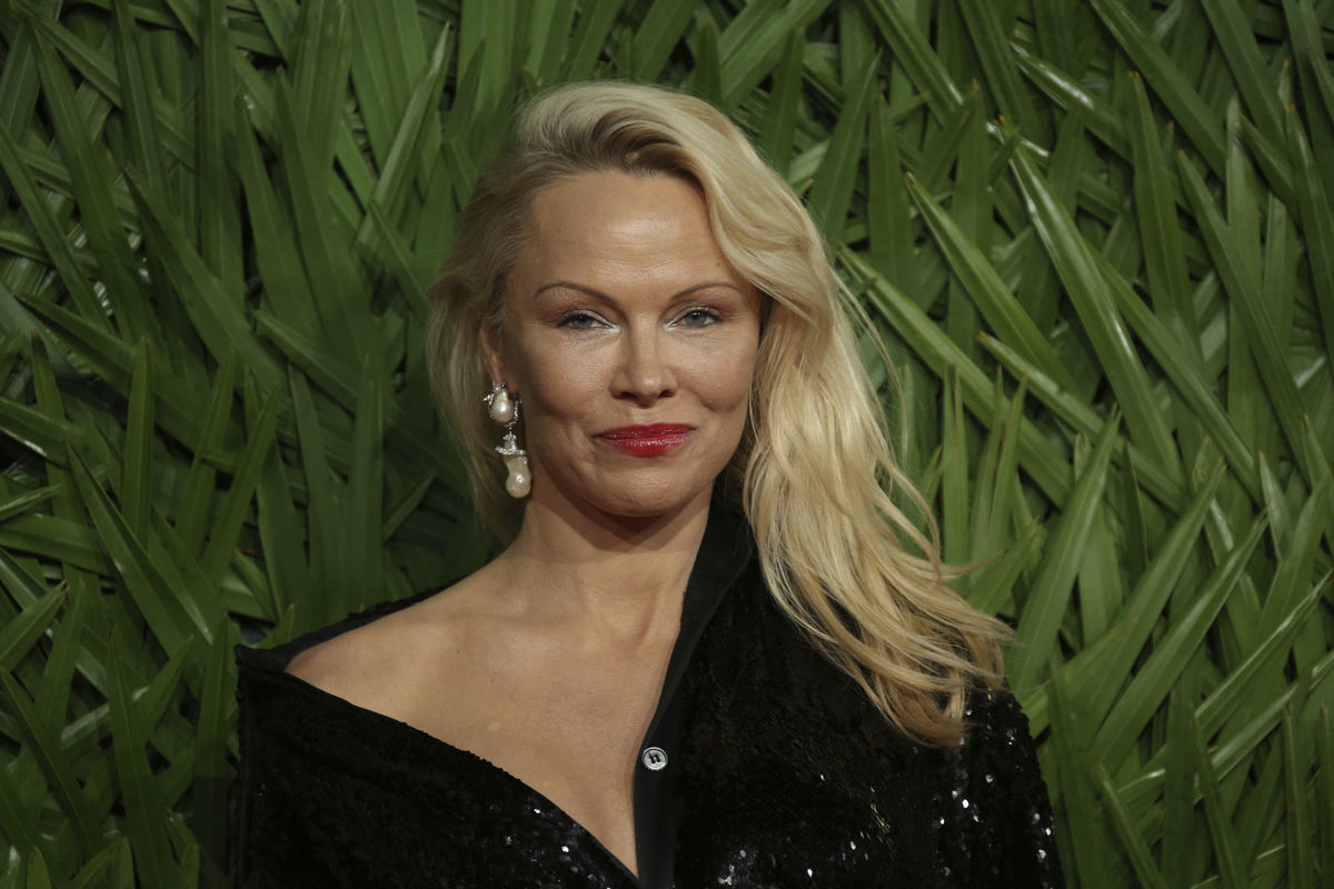 Pamela Anderson počas British Fashion Awards...