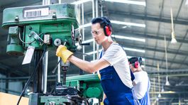 O koľko si zamestnanec polepší, ak začne pracovať na živnosť?