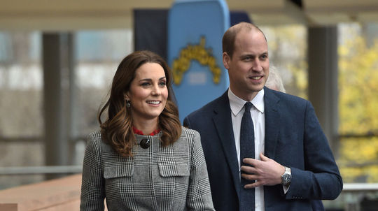Princ William a vojvodkyňa Kate počas návštevy...