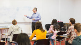 Študenti by mali ovládať dva jazyky