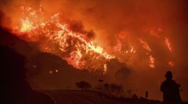 Ničivé požiare v Kalifornii majú prvú obeť