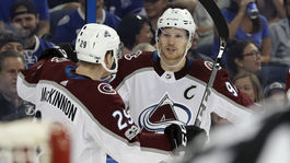 Aké jednoduché! MacKinnon si z hráčov Floridy urobil kužele a zavesil do vinkla