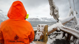 Aleš cestuje od rovníka za polárny kruh – Deň 9: Plavba po fjordoch za polárnym kruhom
