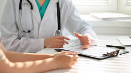 Zábavná pyrotechnika si vypýtala svoju daň. Zasahovali hasiči aj zdravotníci