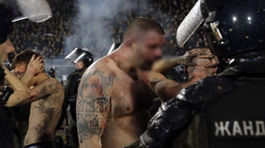 Futbalový Balkán je iný svet. Pozrite sa, čo sa dialo počas belehradského derby