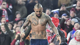 Müller zachránil Bayern, premiérová výhra Kolína