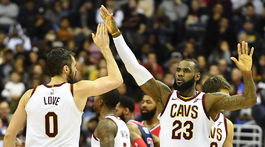 Cleveland valcuje súpera za súperom. Kto zastaví Jamesa?