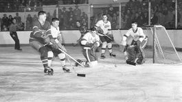 Prvé zápasy NHL odohrali pred 100 rokmi. Sprevádzali ich pôrodné bolesti