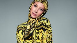 Topmodelka Christy Turlington v reklame na novú kolekciu značky Versace.