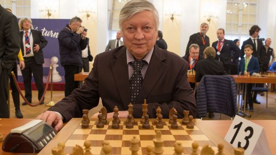 Vianočnú šachovú tradíciu začal legendárny Karpov