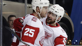 Tatar asistoval pri víťazstve nad Islanders bez Haláka, uspel aj Chára 