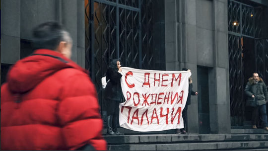 Punkerka z Pussy Riot protestovala pred FSB. Musí si odpracovať 40 hodín
