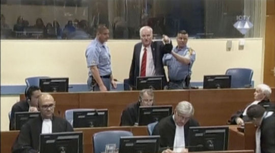 Obhajoba žiada zrušenie rozsudku pre Mladiča, trpí vraj demenciou