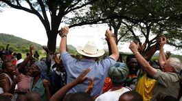 V Zimbabwe cítiť zmenu. Na zabavenú farmu sa vrátil prvý belošský farmár 