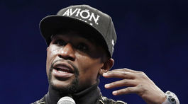 Mayweather nevie čo s peniazmi. Legendu NBA vyzval na duel o milión USD